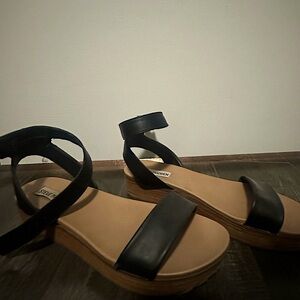 ALEXA STEVE MADDEN SANDALS SIZE 8.5
